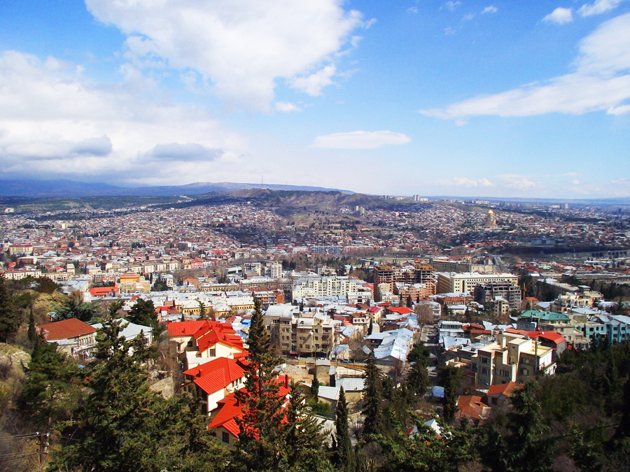 вид на Тбилиси с горы Мтацминда