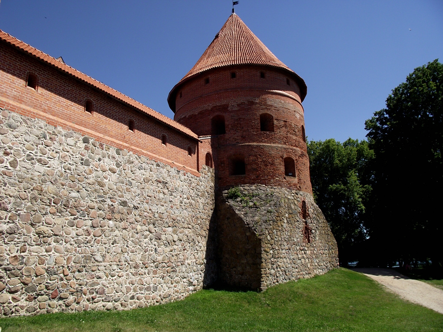 Стены тракайского замка